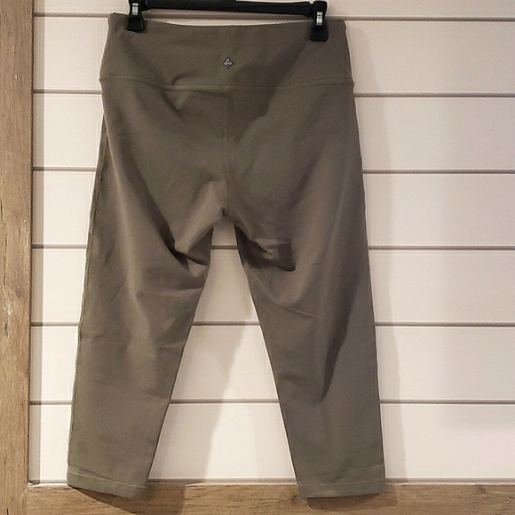 PrAnaPillar Capri Rye Green Leggings - Picture 2 of 9